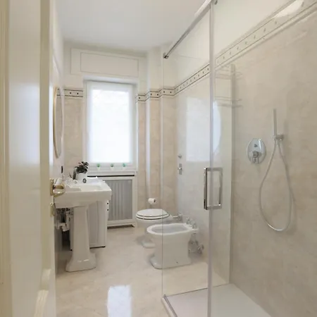Apartment New Modern Flat 10 Minutes Walk From Station Milan